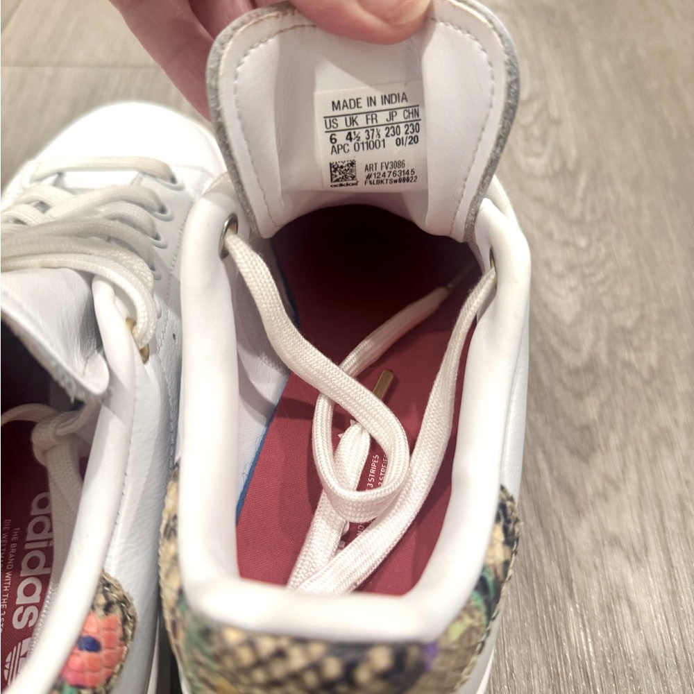 COPY - Adidas Women’s Stan Smith Floral Snake Skin Leather Sneaker. Size 6. Wor… - Picture 3 of 7